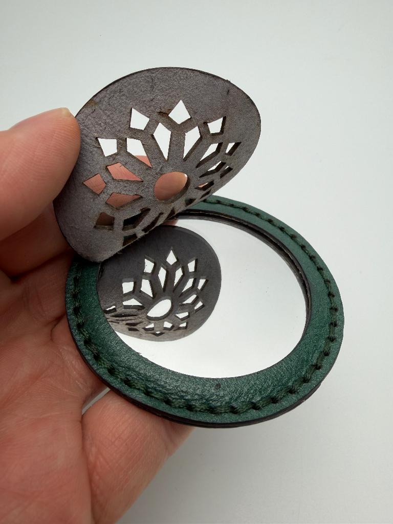 Pocket Spiegel, Handgemaakt Leren, Modern Ontwerp, Ophalen of Verzenden, Nieuw, Groen, Leder