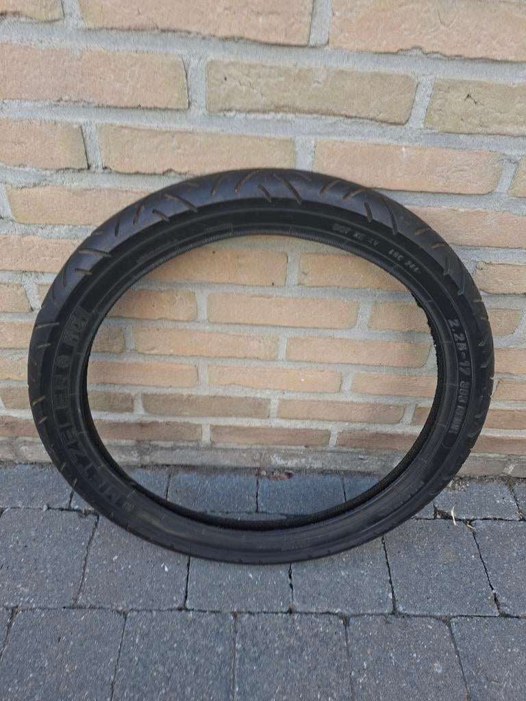 Pneu Metzeler 17 x 2,25, Enlèvement ou Envoi, Utilisé, Autres types, Honda peugeot puch mobylette mbk51
