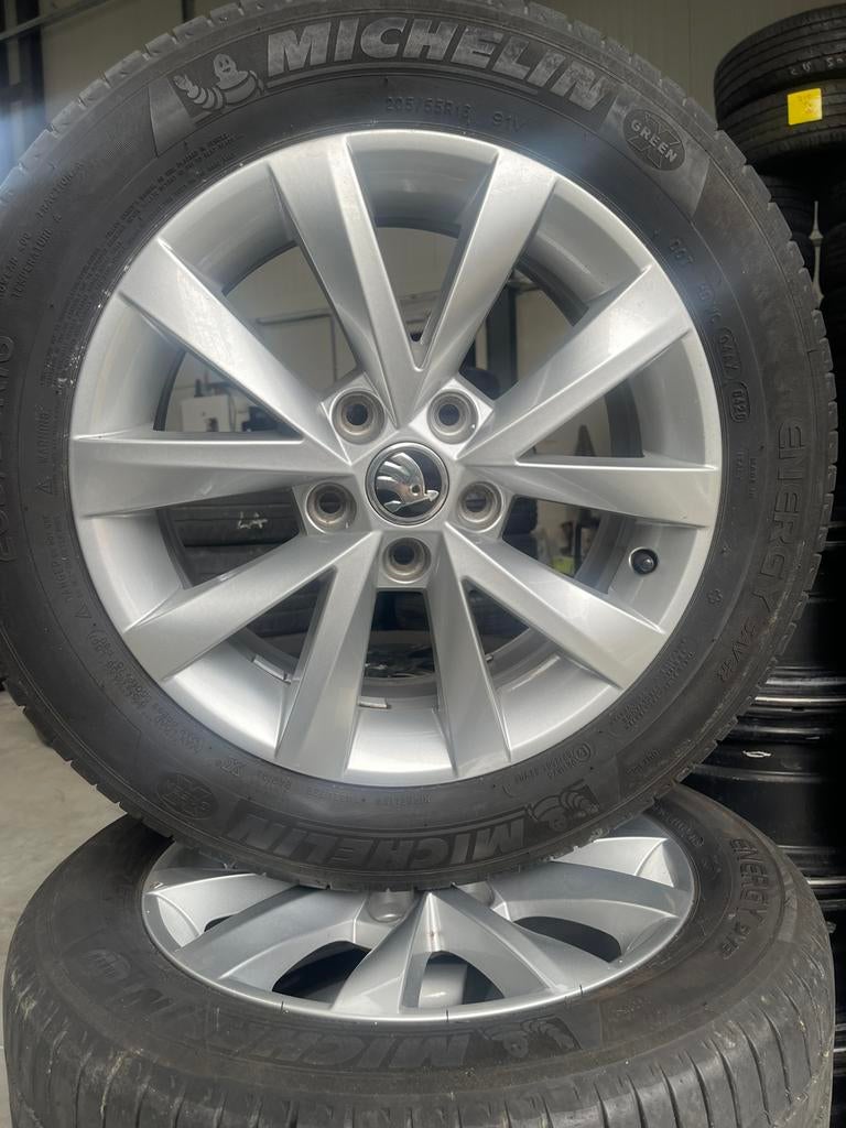 Originele velgen Skoda 16 inch met Banden 205/55/16, Ophalen of Verzenden
