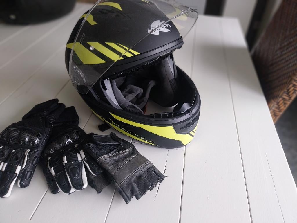helm voor bromfiets + handsschoenen, Fietsen en Brommers, Ophalen, Zo goed als nieuw, Medium, Overige merken