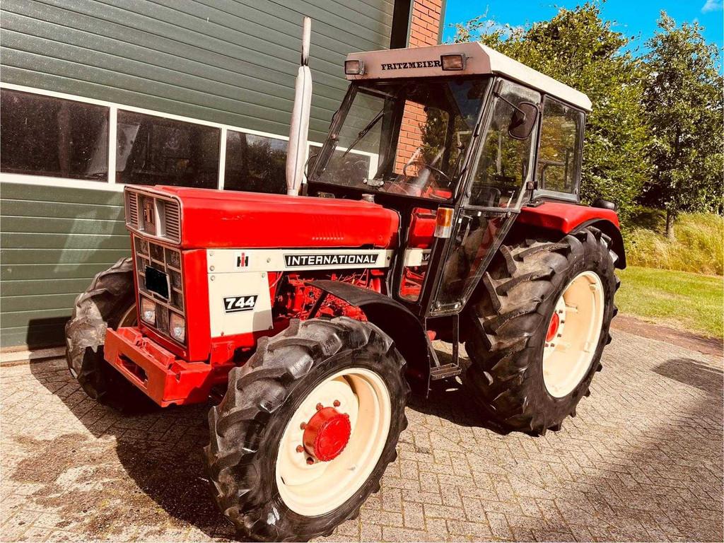 Tracteur agricole International 744 Allrad à traction inté, Utilisé, Autres marques
