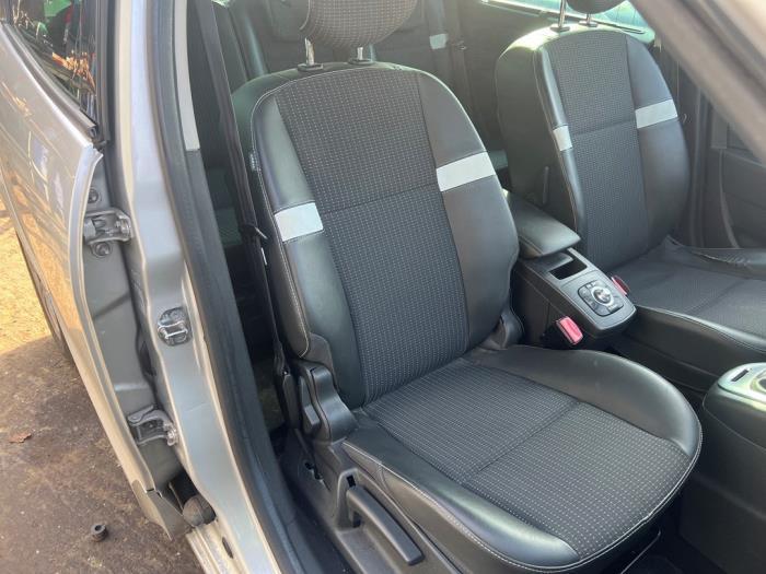 Siège droit d'un Renault Scenic, Autos : Pièces & Accessoires, Habitacle & Garnissage, Renault, Utilisé, 3 mois de garantie, Enlèvement ou Envoi