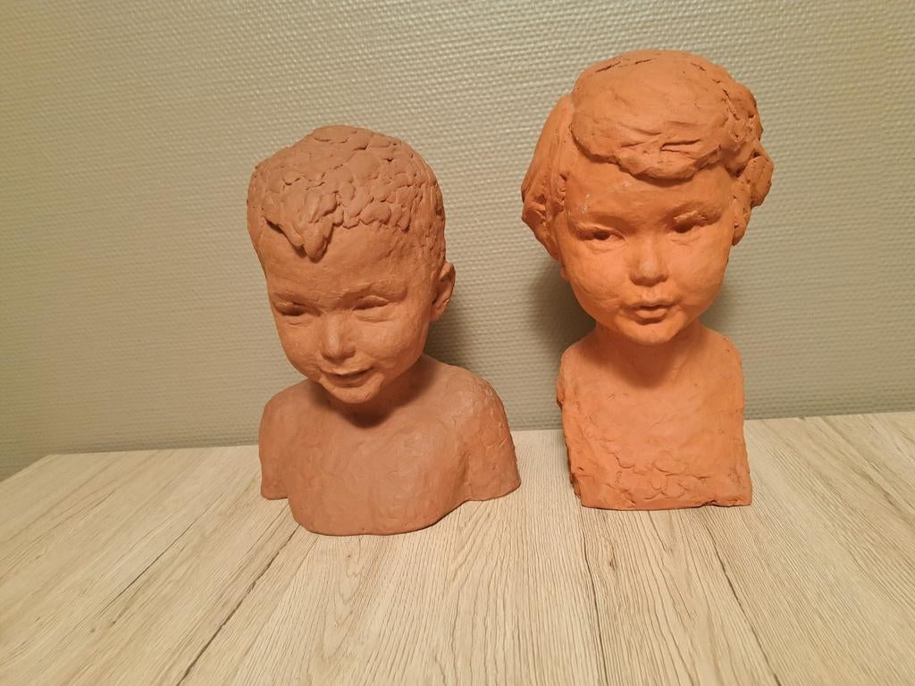 Set van 2 terracotta beeldjes van Koos van der Kaaij, Antiquités & Art, Art | Sculptures & Bois, Enlèvement