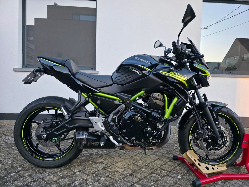 Kawasaki Z650 - 2020 - Performance Pack - Topconditie *, Motoren, 2 cilinders, Sportuitlaat, Particulier, 650 cc