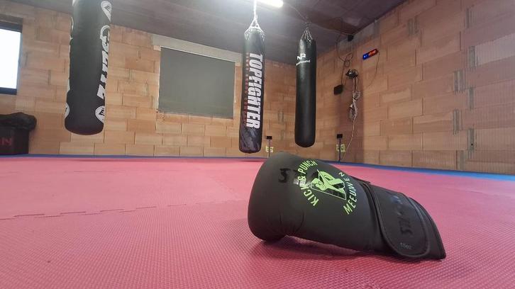 Kickbokstraining in Meeuwen - Kleine groepen - proefles moge, Sport en Fitness, Boksen, Nieuw, Bokszak, Ophalen
