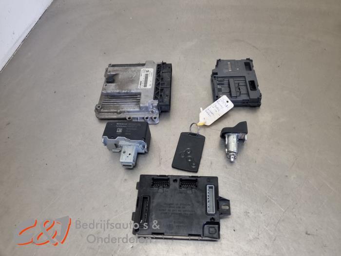 Ordinateur gestion moteur d'un Renault Trafic, Renault, -, 3 mois de garantie, Utilisé