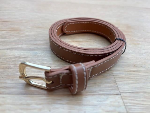 Stijlvolle smalle cognackleurige dames riem – Nieuw!, Minder dan 3 cm, Bruin, Tailleriem, Ophalen of Verzenden