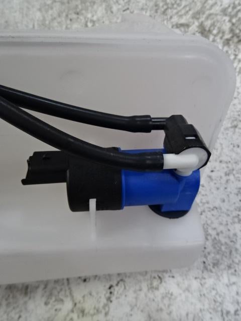 RUITENSPROEIERPOMP VOOR Renault Clio IV (5R), Auto-onderdelen, Ruiten en Toebehoren, Renault, Gebruikt