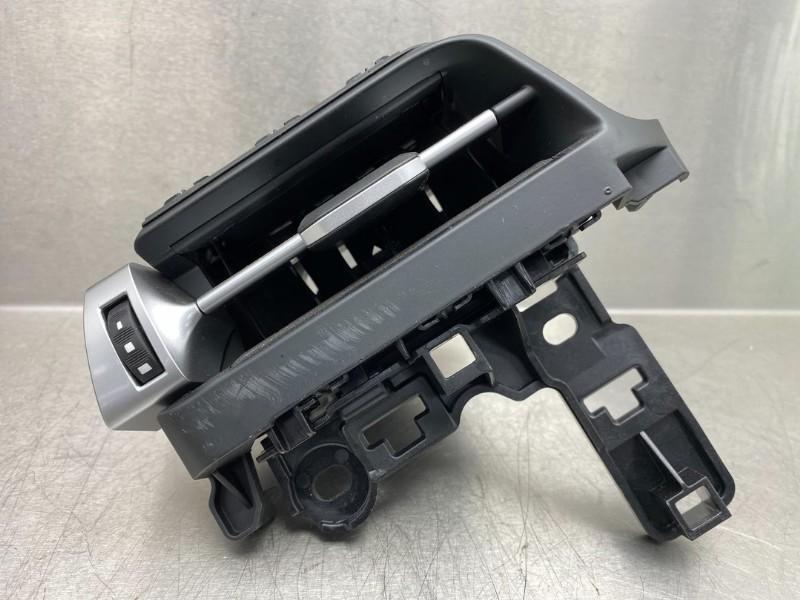 AERATEUR TABLEAU DE BORD Supra (DB) (|SUPRA|6808957|), Utilisé, Toyota