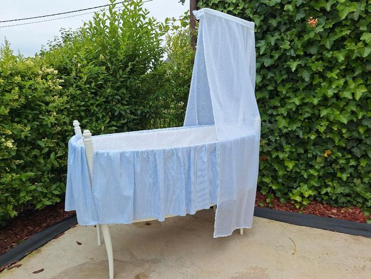Berceau blanc vintage tout équipé, Enfants & Bébés, Berceaux & Lits, Comme neuf, Berceau, Enlèvement