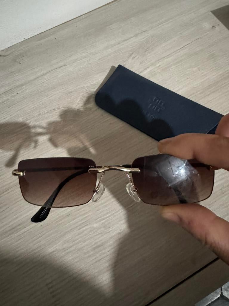 Stijlvolle rechthoekige zonnebril zonder rand, Ophalen, Zo goed als nieuw, Bril