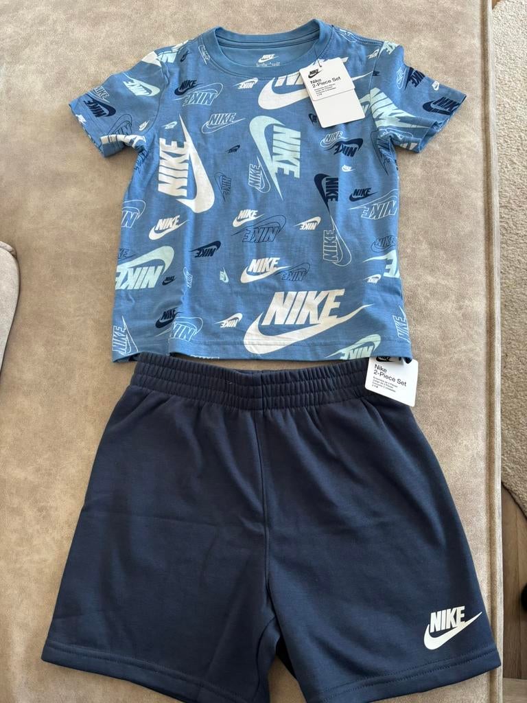 Nike set peuter 4-5 jaar, Sports & Fitness, Football, Enlèvement, Neuf, Set