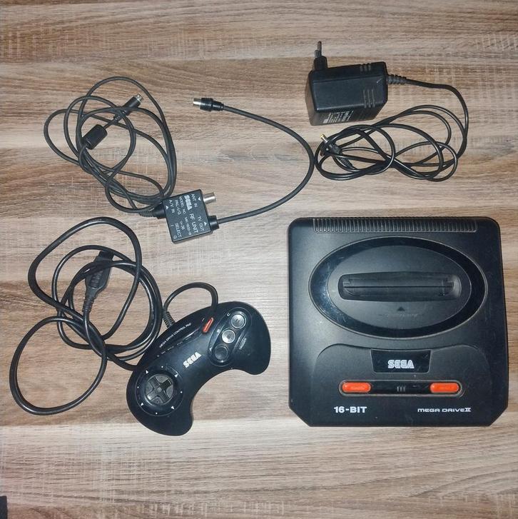 Sega Mega Drive II console, Consoles de jeu & Jeux vidéo, Consoles de jeu | Sega, Mega Drive, Enlèvement ou Envoi