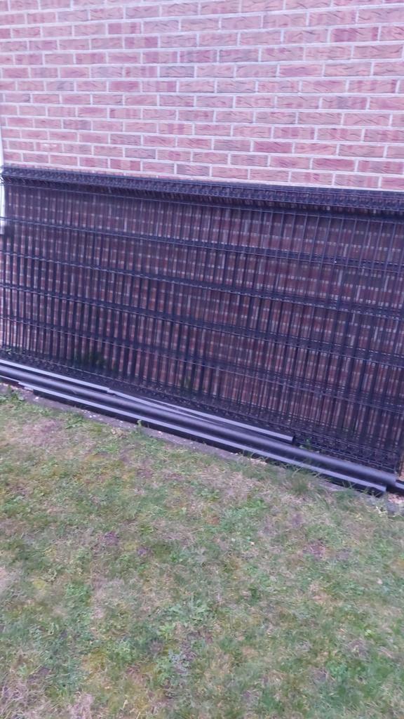 6 draadpanelen & 8 palen, Tuin en Terras, Schuttingen, Zo goed als nieuw, Ophalen