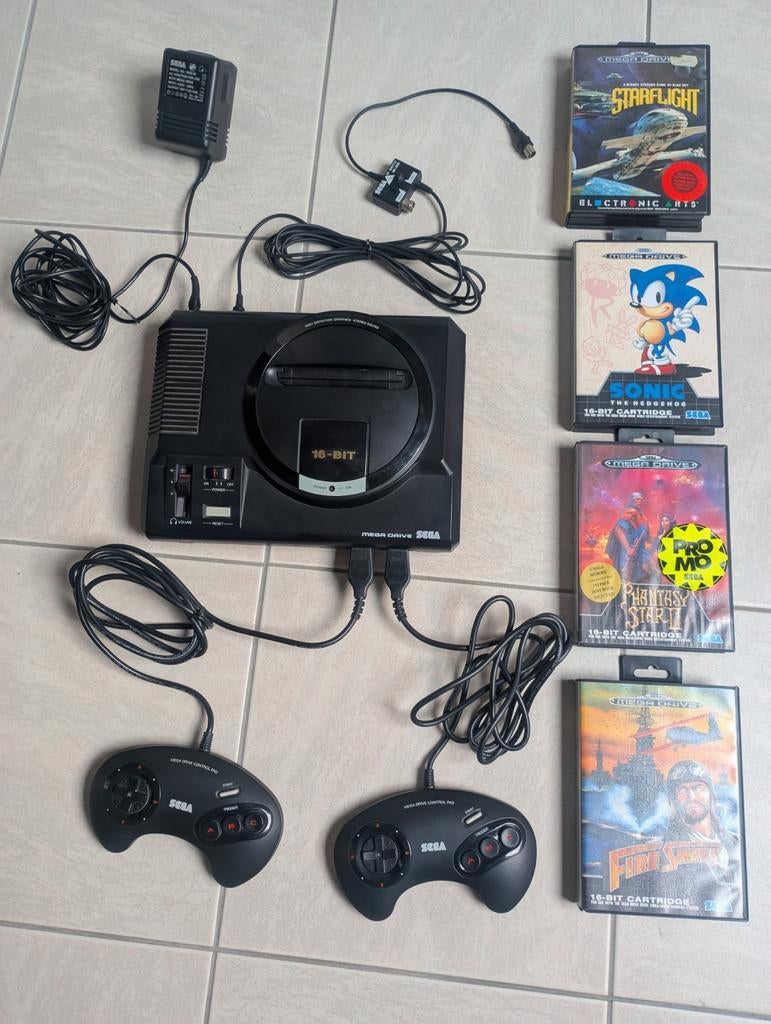 Jeux et accessoires Sega Mega Drive 1 + 4, Consoles de jeu & Jeux vidéo, Consoles de jeu | Sega, Mega Drive, Avec 2 manettes, Enlèvement ou Envoi