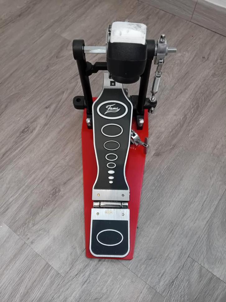 Pédale de grosse caisse Fame FP9001, Musique & Instruments, Batteries & Percussions, Tama, Enlèvement ou Envoi