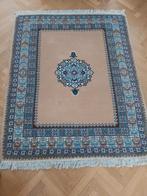 Tapis fait à la main., Enlèvement