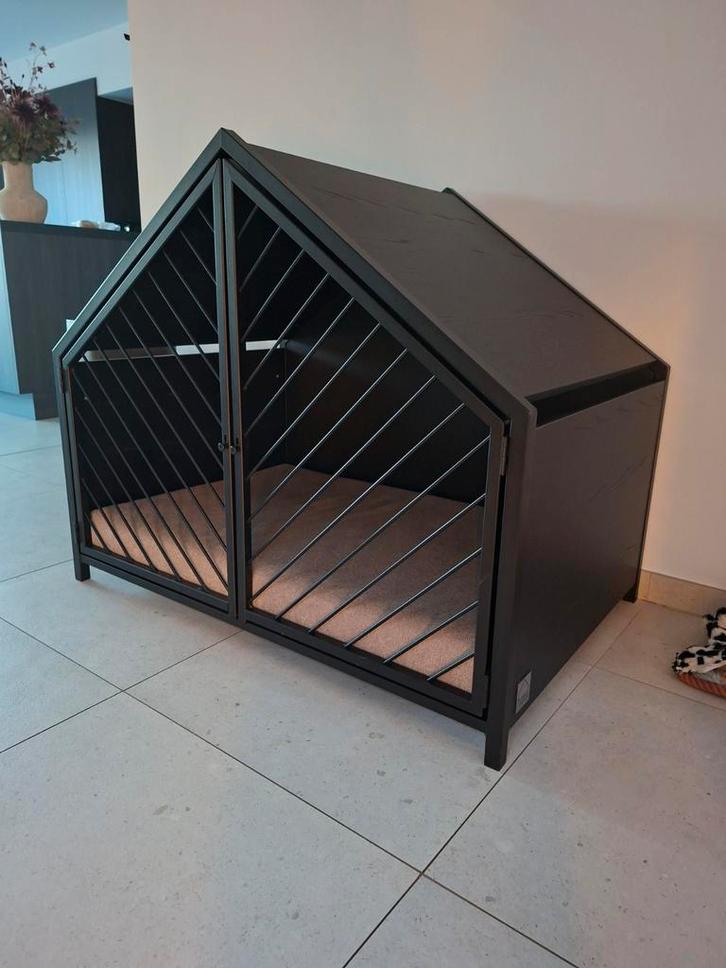 Homie  doghouses luxebench, Animaux & Accessoires, Maisons pour chiens, Enlèvement