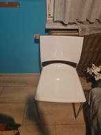 2 chaises design blanches en très bon état, Enlèvement