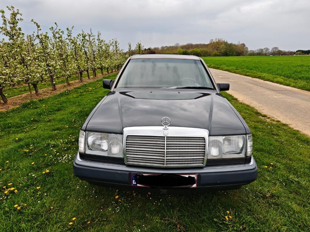 Mercedes w124 200d oldtimer manueel, Auto's, 4 deurs, Zwart, Particulier, Te koop