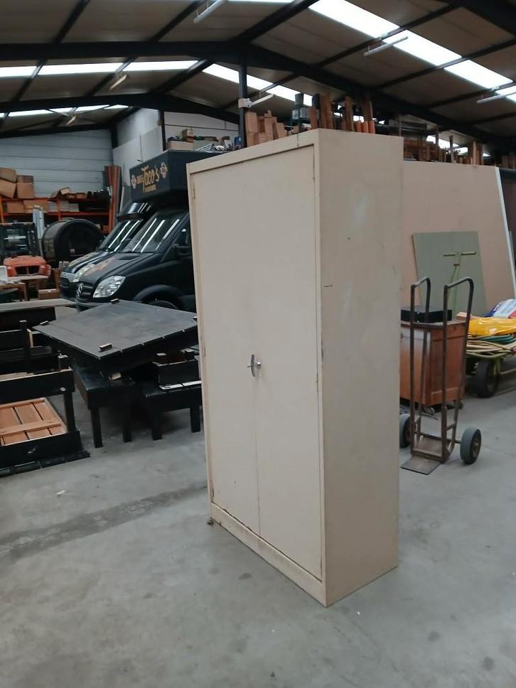 Metalen kast met slot en sleutel, Huis en Inrichting, Kasten | Roldeurkasten en Archiefkasten, Gebruikt, 150 tot 200 cm, 50 tot 100 cm