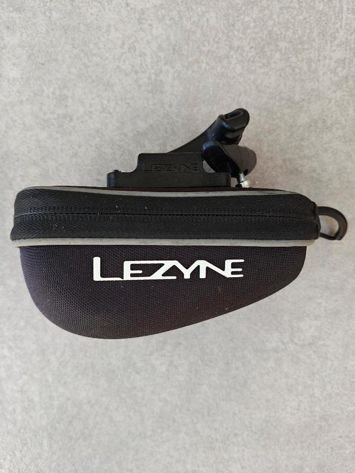 Lezyne zadeltas voor fiets, Fietsen en Brommers, Fietsaccessoires | Fietstassen, Zo goed als nieuw, Ophalen