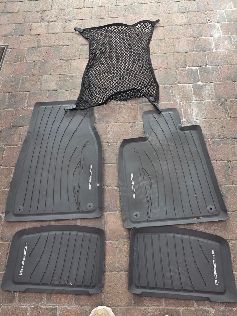 Rubber matten / bagagenet/muurpaneel.60x47, Ophalen