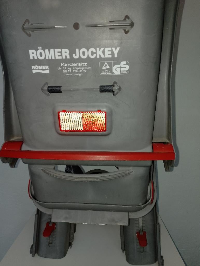 Fietsstoeltje Romer Jockey met fietshelm, Fietsen en Brommers, Voetsteuntjes, Zo goed als nieuw, Ophalen, 15 t/m 25 kg