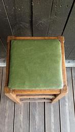 Ancien tabouret vert, Enlèvement