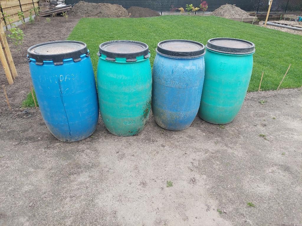 4 regentonnen (5€/ton), 75 tot 150 liter, Ophalen, Gebruikt, Kunststof