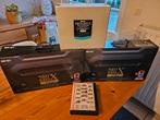 NEO GEO X, plus un joystick et une cartes de jeux supplément