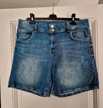 Short en jean 48 beschikbaar voor biedingen
