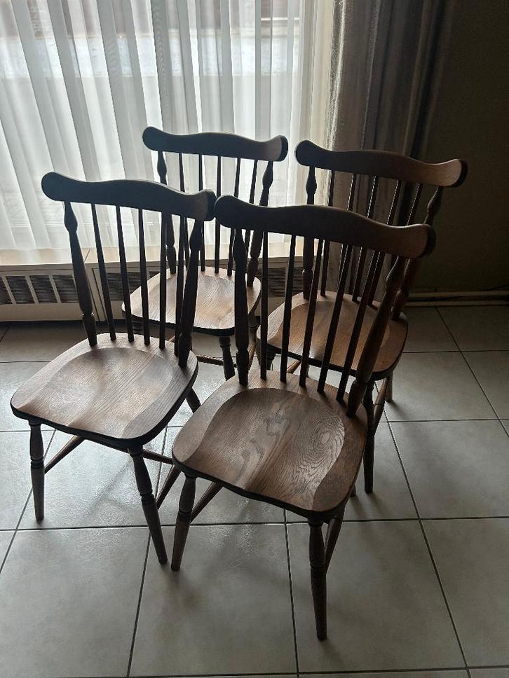 LOT 110: 4 houten eiken stoelen klassiek spijlen, Huis en Inrichting, Stoelen, Zo goed als nieuw, Hout, Ophalen