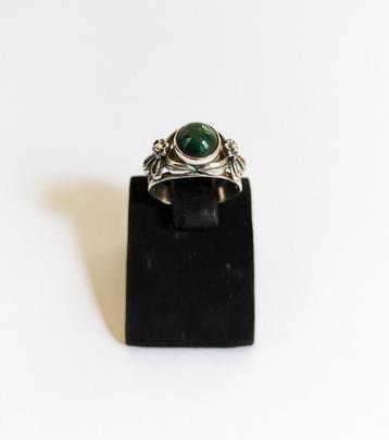 Zilveren ring met natuurlijke malachiet   beschikbaar voor biedingen