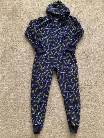 Onesie skateboard maat 158-164 beschikbaar voor biedingen