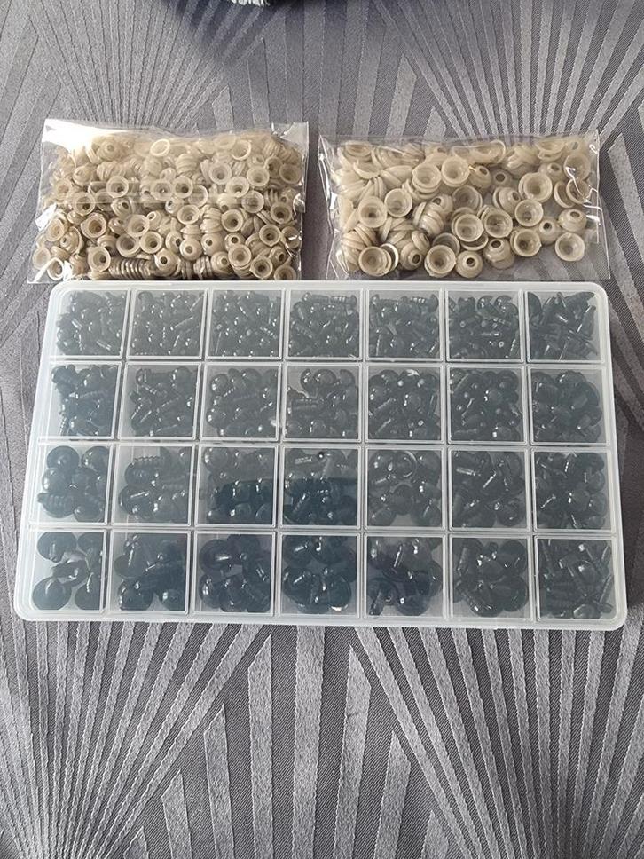 Veiligheidsoogjes en neusjes 
+/- 1000 stukjes in een handig, Hobby en Vrije tijd, Breien en Haken, Nieuw, Breien of Haken, Overige typen