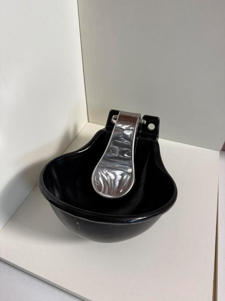 Abreuvoir automatique à installer dans l'écurie., Animaux & Accessoires, Chevaux & Poneys | Autres trucs de cheval, Comme neuf