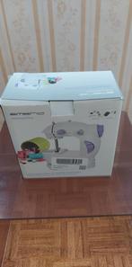 Mini machine à coudre pour enfant, Hobby & Loisirs créatifs, Enlèvement, Comme neuf, Machine à coudre