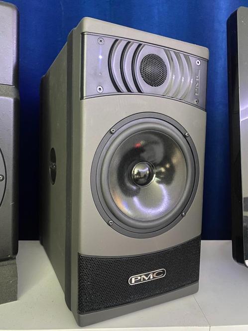 PMC result6 active two-way reference monitor speakers (pair), Audio, Tv en Foto, Luidsprekerboxen, Zo goed als nieuw, Front, Rear of Stereo speakers