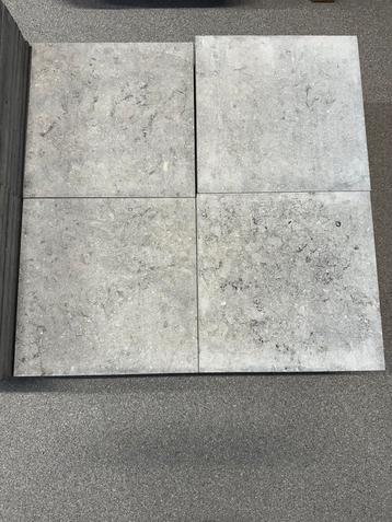 Blauwe hardsteen geschuurd ( 40x40x2 ) 7,04 m2 beschikbaar voor biedingen