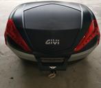GIVI, V56 4 maxia top case réflecteurs rouges, Motos, Accessoires | Valises & Sacs, Utilisé