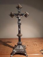 Oud metalen kruisbeeld, Enlèvement