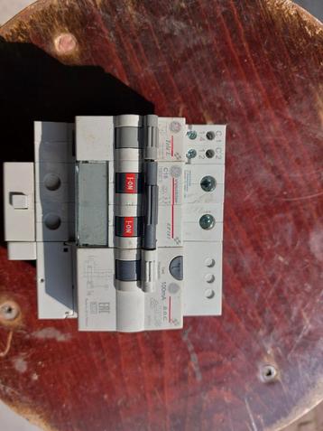 Automaat/differentiel en teleruptor, Bricolage & Construction, Enlèvement ou Envoi, Comme neuf, Prise de courant