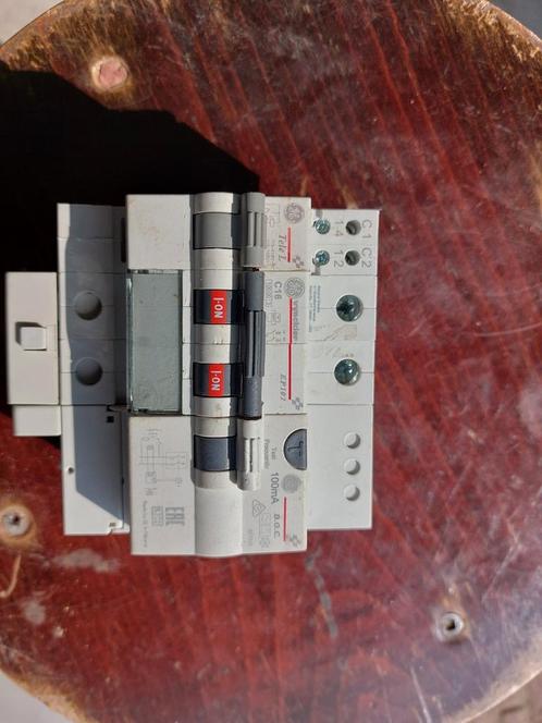 Automaat/differentiel en teleruptor, Doe-het-zelf en Bouw, Elektriciteit en Kabels, Zo goed als nieuw, Stekker, Ophalen of Verzenden
