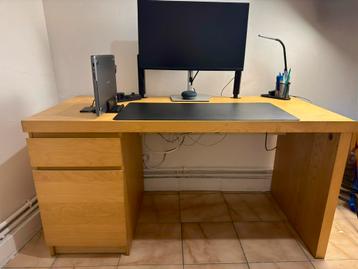 IKEA MALM bureau beschikbaar voor biedingen