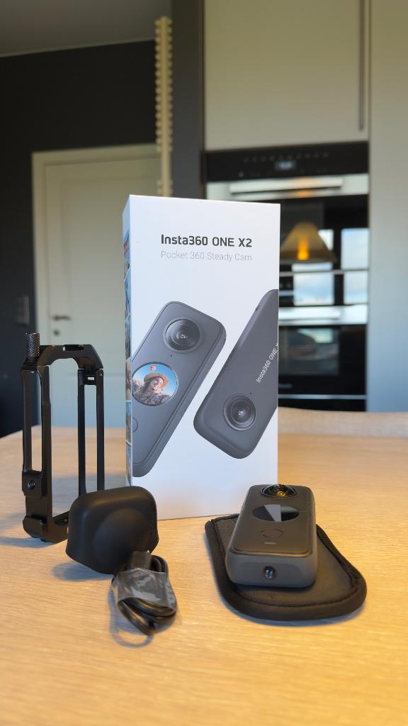Insta360 One X2 - 360 camera met Ulanzi case, Audio, Tv en Foto, Actiecamera's, Zo goed als nieuw, Ophalen of Verzenden