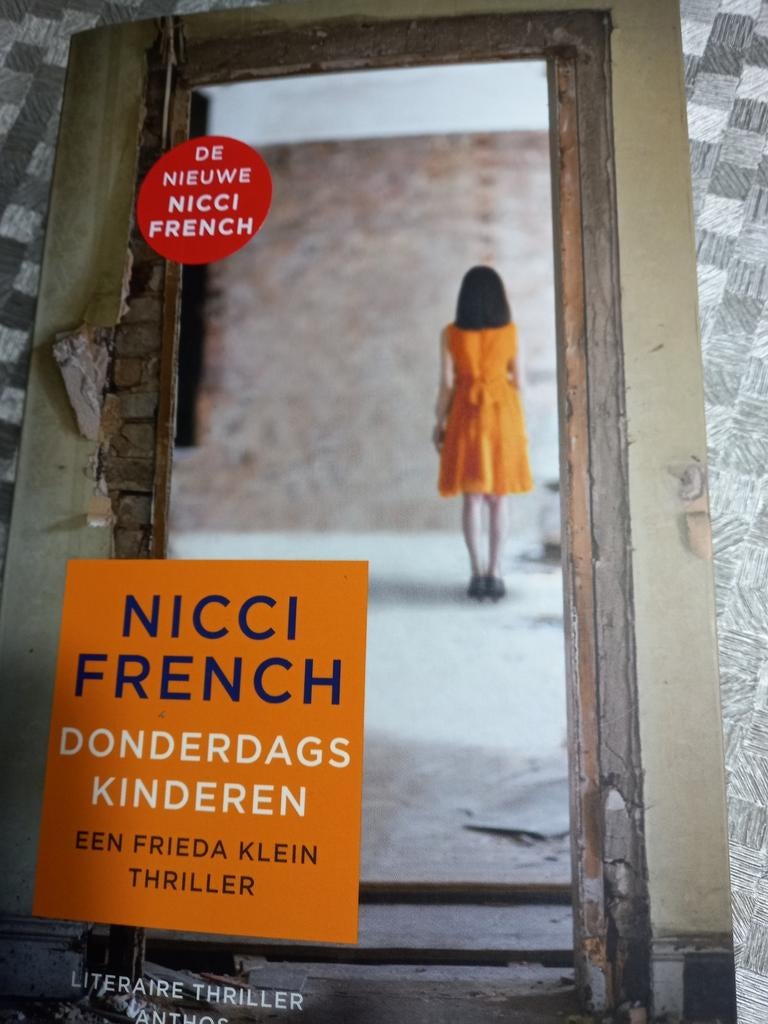 Nicci French - Donderdagskinderen, Boeken, Thrillers, Zo goed als nieuw, Ophalen of Verzenden