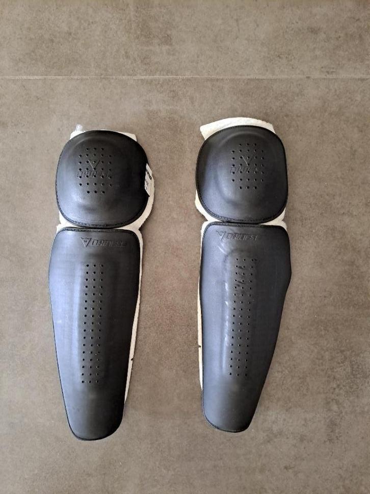 Knie-en scheenbeenbeschermers - moto, Motoren, Kleding | Motorkleding, Ophalen of Verzenden