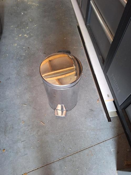 Brabantia voetpedaal vuilbak, Huis en Inrichting, Emmers, Zo goed als nieuw, Ophalen