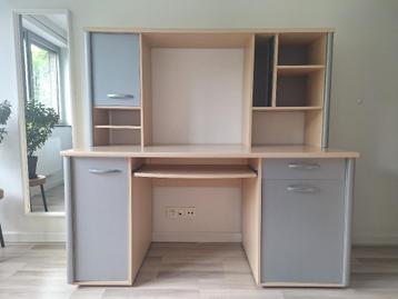 Bureau beschikbaar voor biedingen
